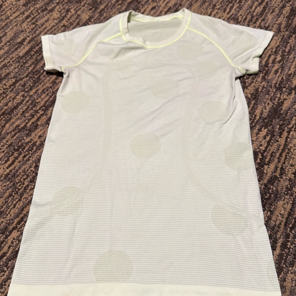 Lime green with polka dots Lululemon run swiftly Shirt size 8